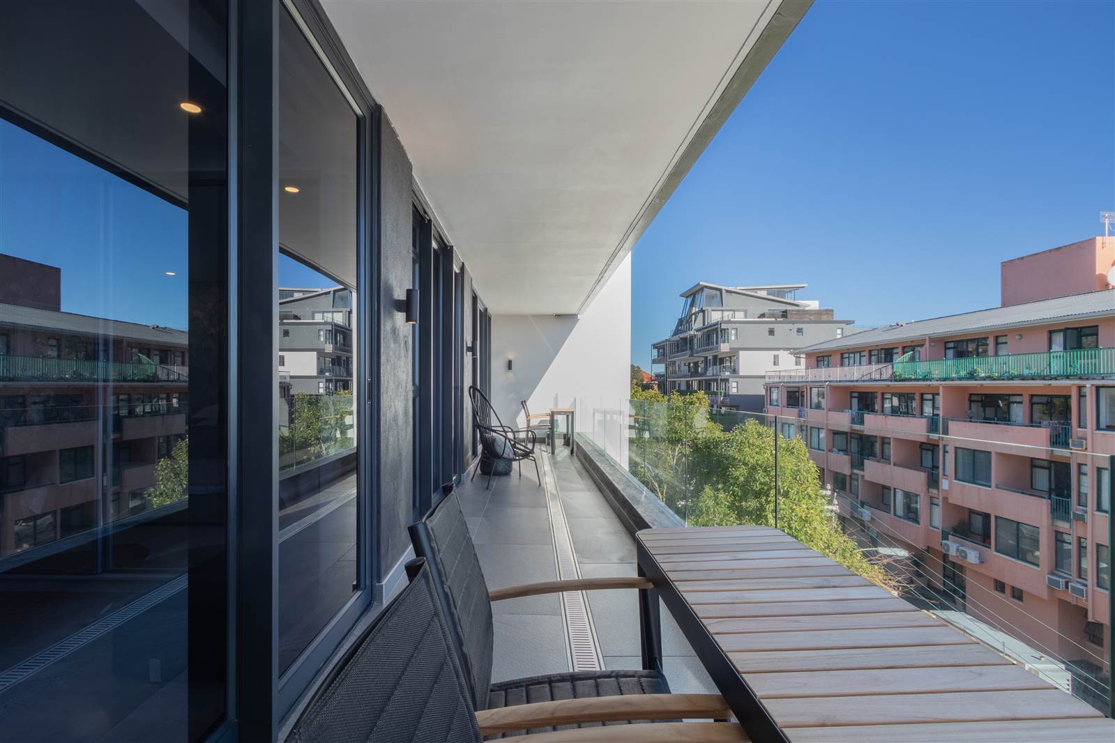 2 Bed Apartment in Fresnaye photo number 12
