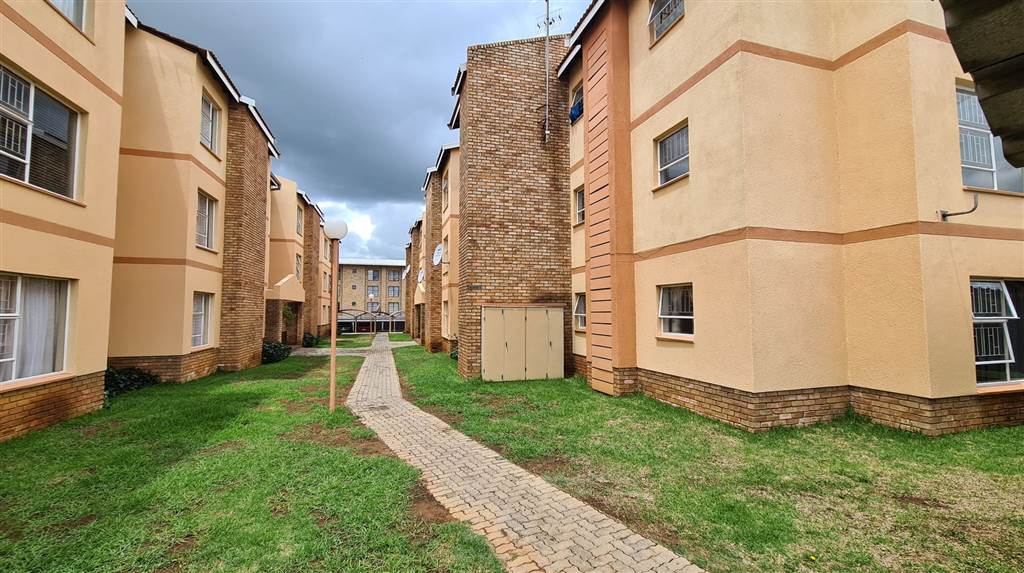 1 Bed Apartment in Kanoniers Park photo number 12