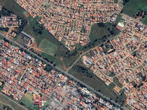 1 150 m² Land