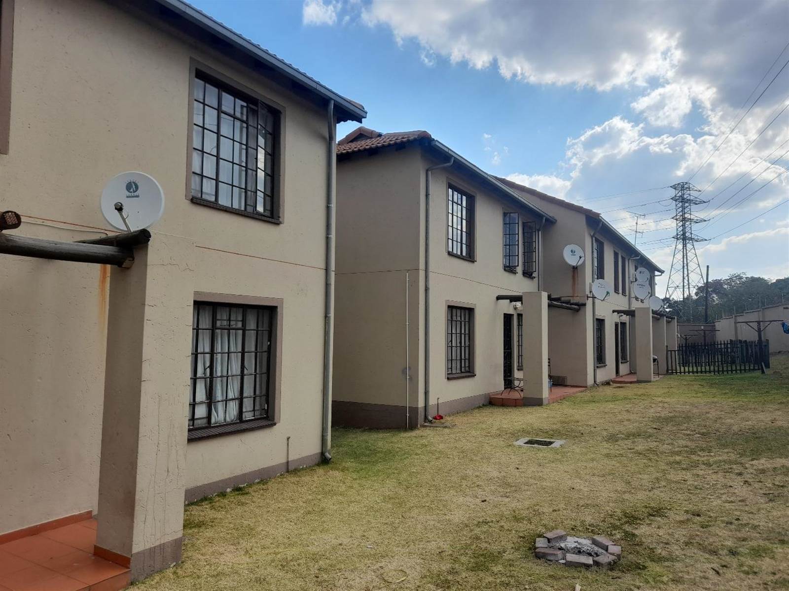 2 Bed Apartment in Roodepoort West photo number 21