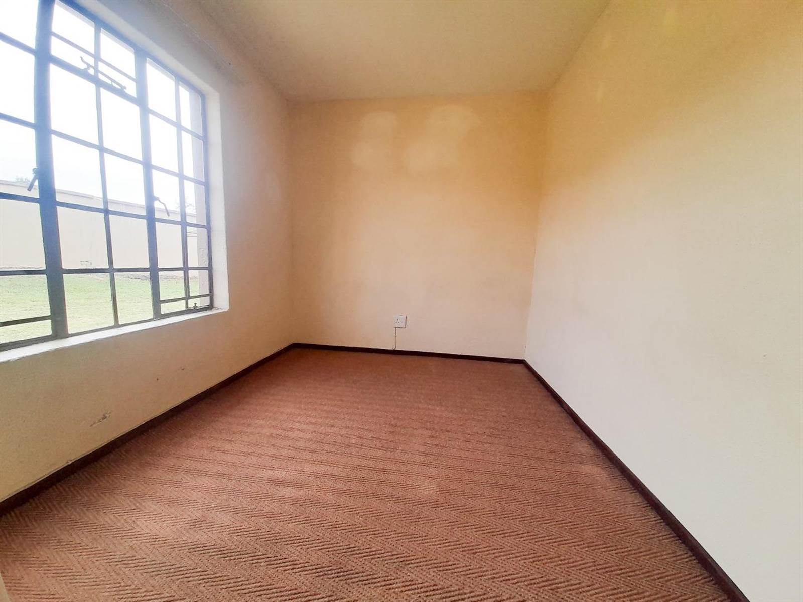 2 Bed Apartment in Roodepoort West photo number 15
