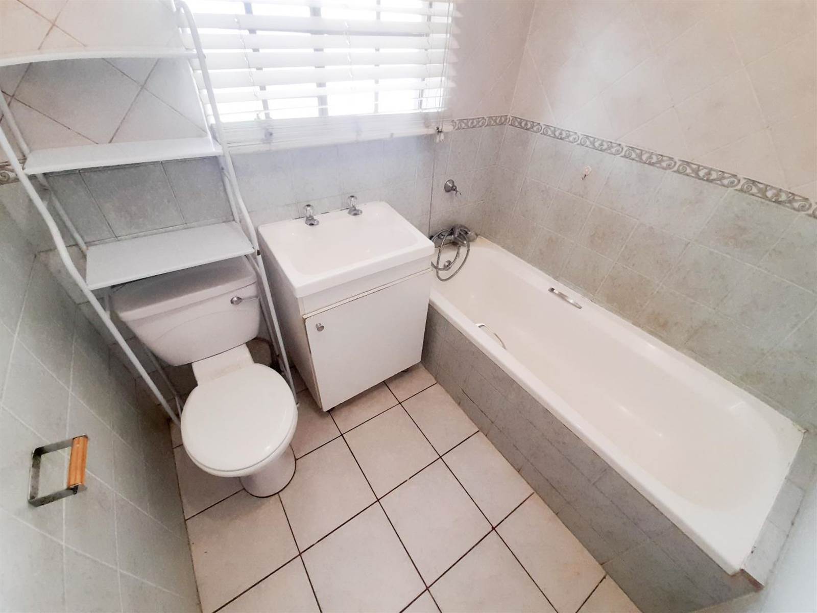 2 Bed Apartment in Roodepoort West photo number 17