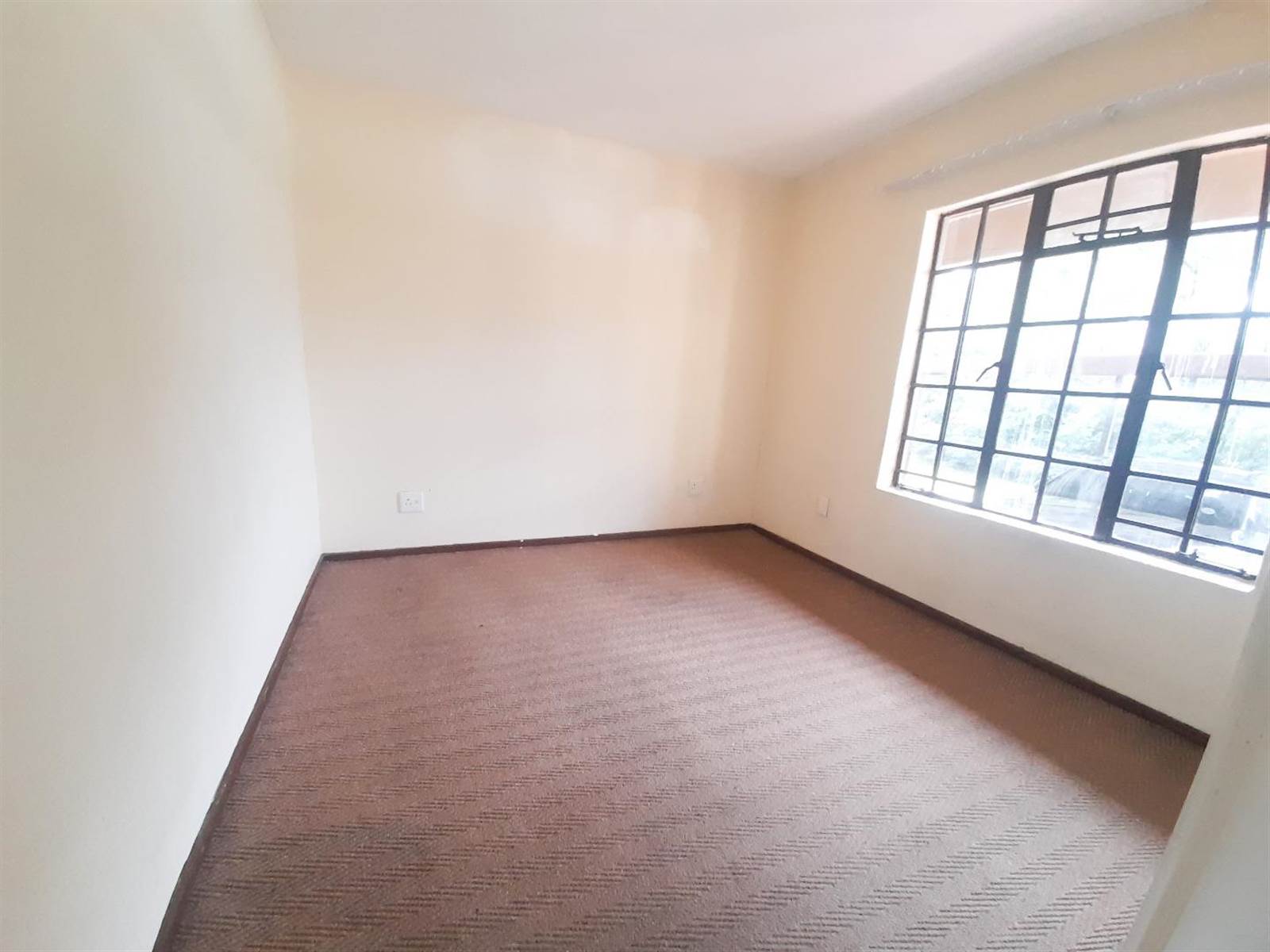 2 Bed Apartment in Roodepoort West photo number 13