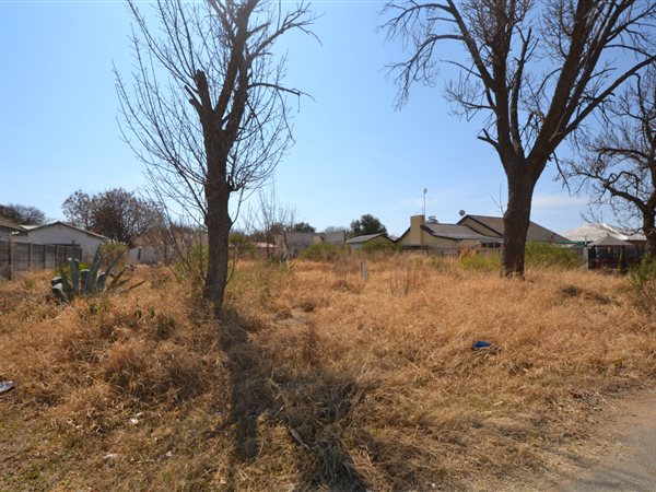 833 m² Land