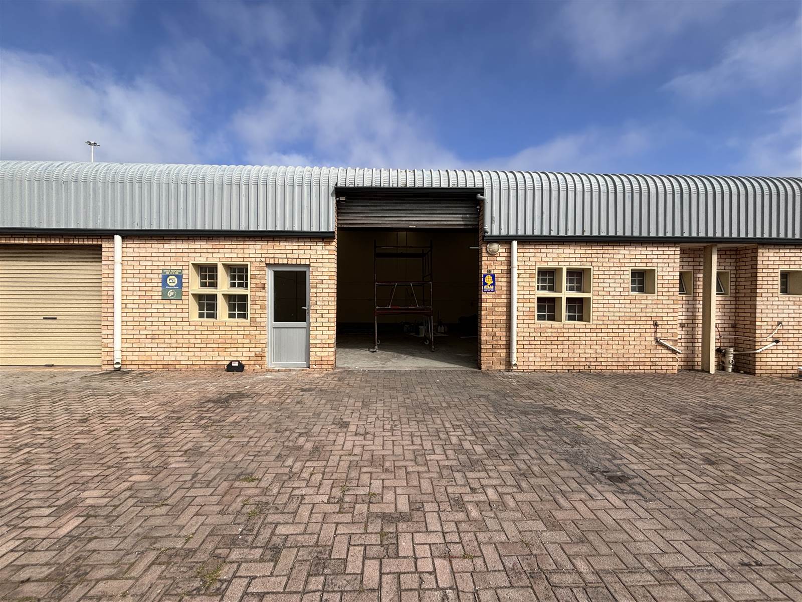 149  m² Industrial space in Walmer photo number 1