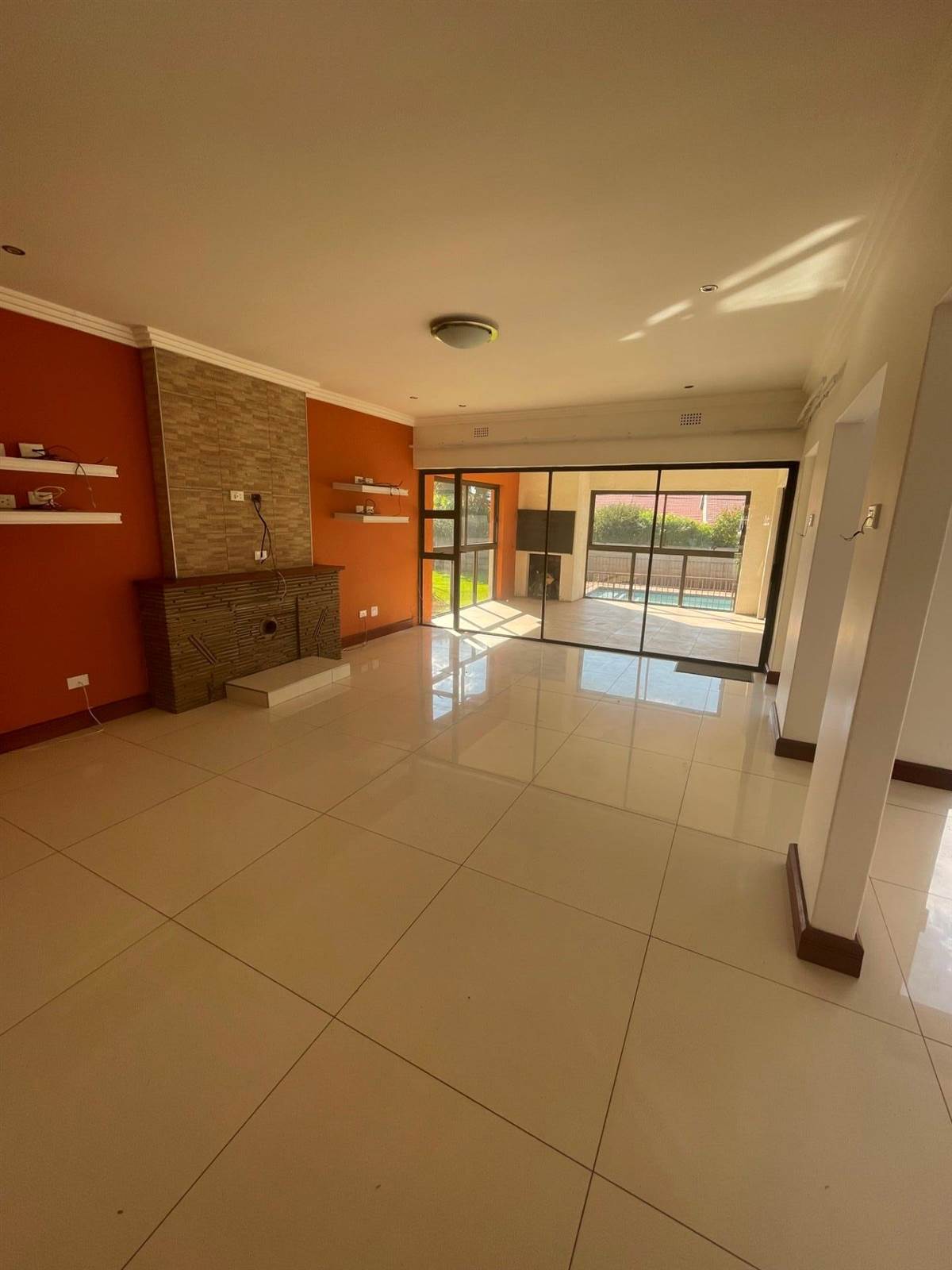 3 Bed House in Constantia Kloof photo number 6