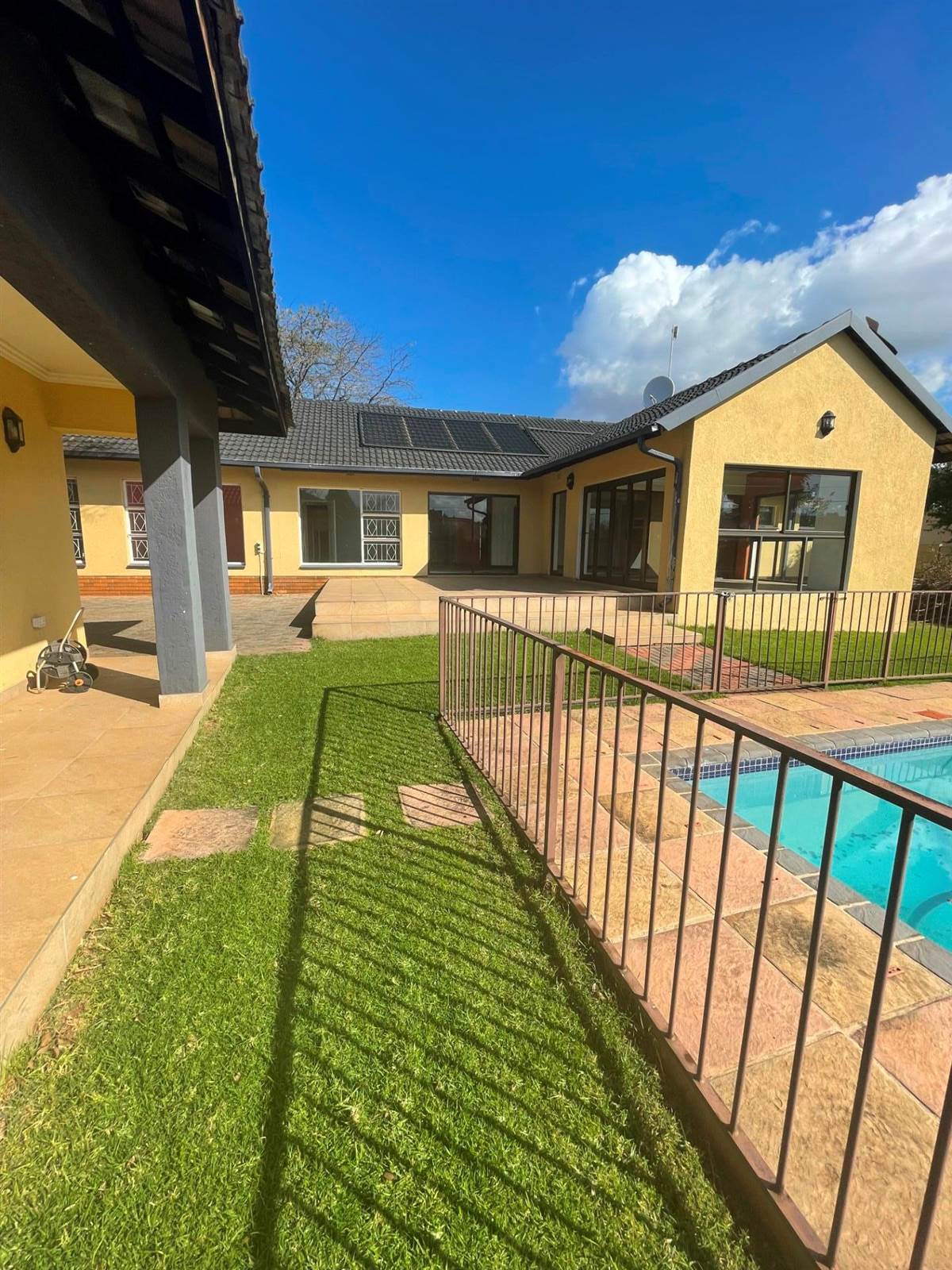 3 Bed House in Constantia Kloof photo number 4