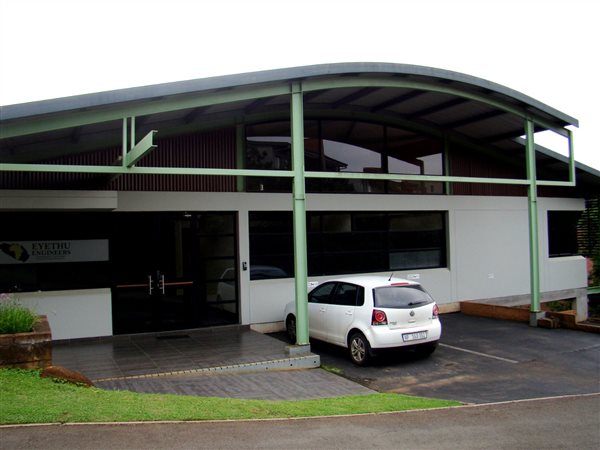 298  m² Commercial space in Montrose