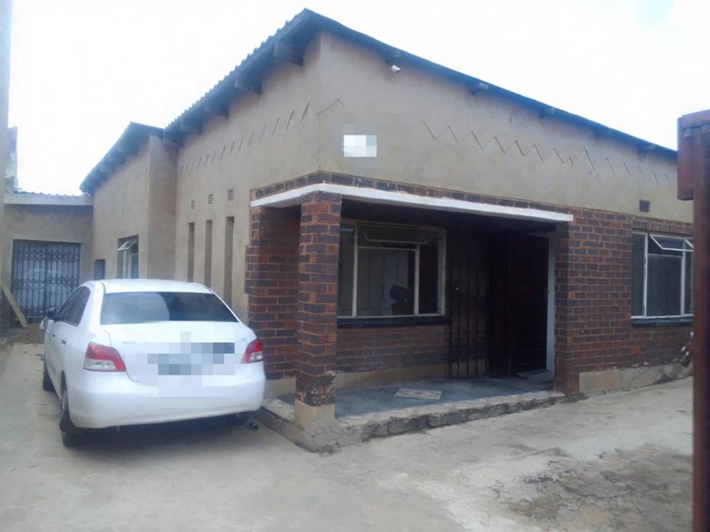 5 Bed House in Soweto Central photo number 1
