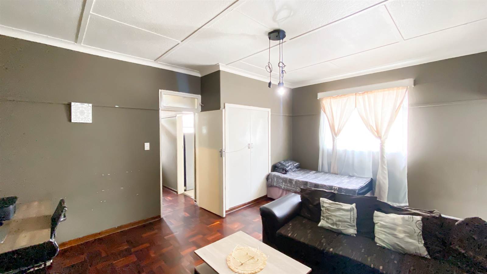 1 Bed Apartment in Rosebank photo number 7