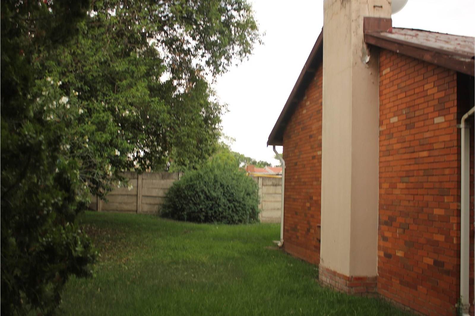 3 Bed House in Barry Hertzog Park photo number 5