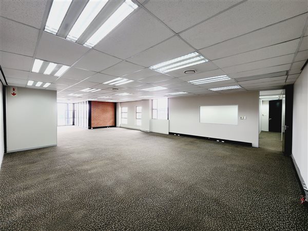 377  m² Commercial space