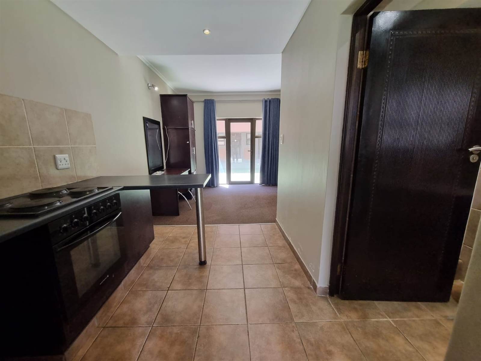 1 Bed Apartment in Bloemfontein photo number 8