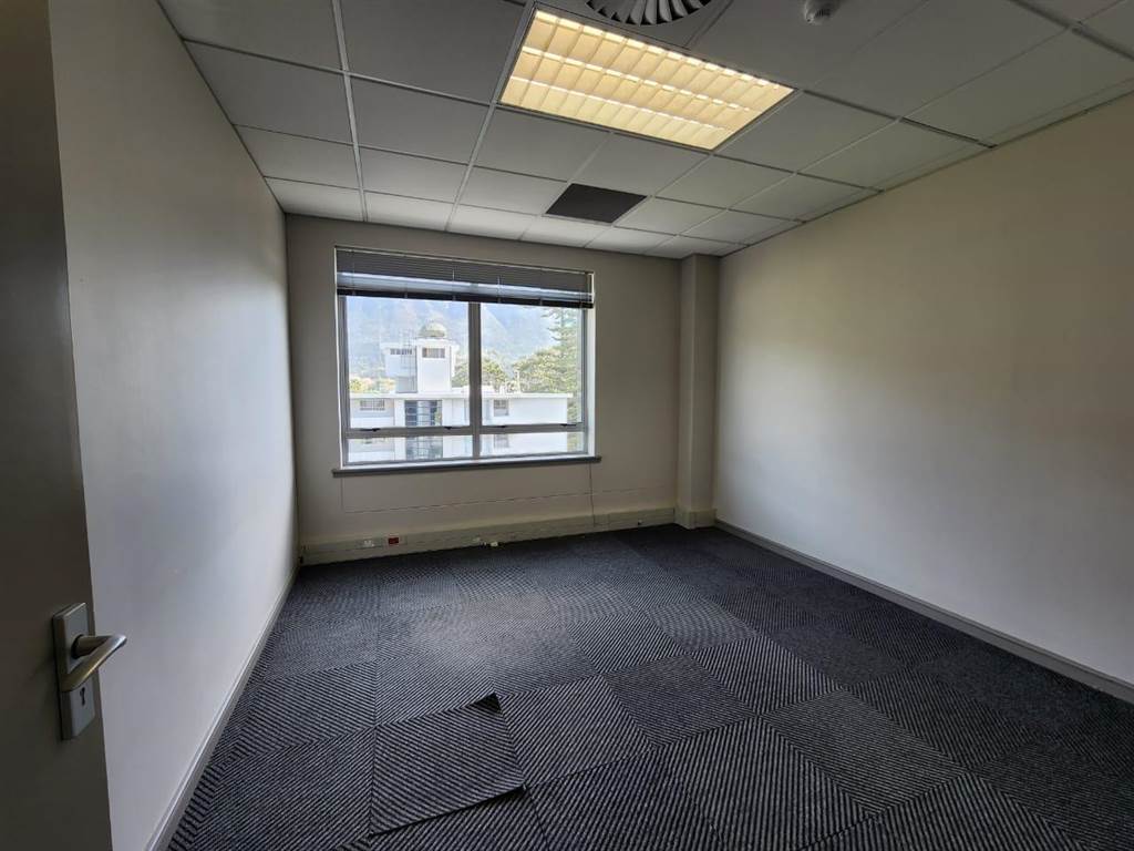 217  m² Commercial space in Claremont photo number 11