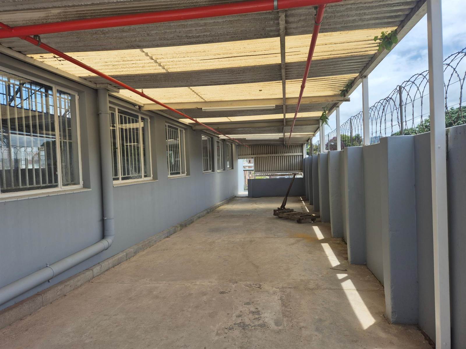 961  m² Commercial space in Pinetown Central photo number 3