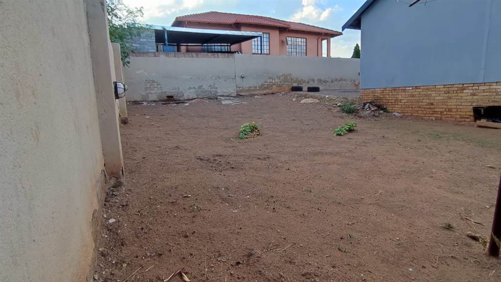 3 Bed House in Tlhabane photo number 13