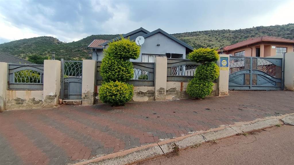 3 Bed House in Tlhabane photo number 1
