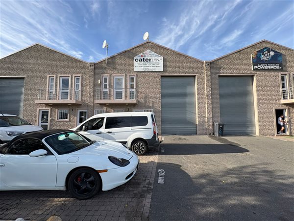 345 m² Industrial space 345 m² Industrial space