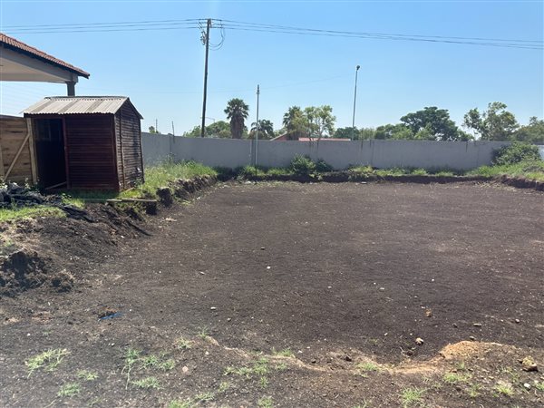 556 m² Land available in Heatherview