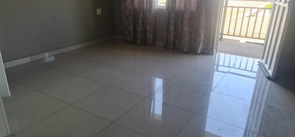 1 Bed Apartment in Umkomaas photo number 6