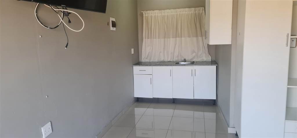 1 Bed Apartment in Umkomaas photo number 4