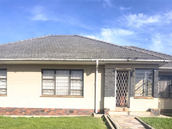 4 Bedroom House 4 Bedroom House