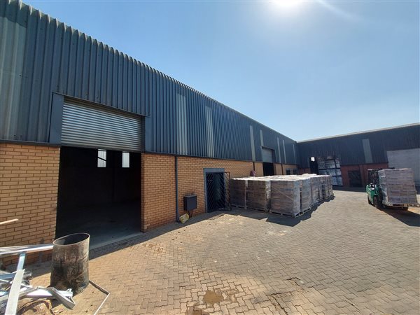 315  m² Industrial space