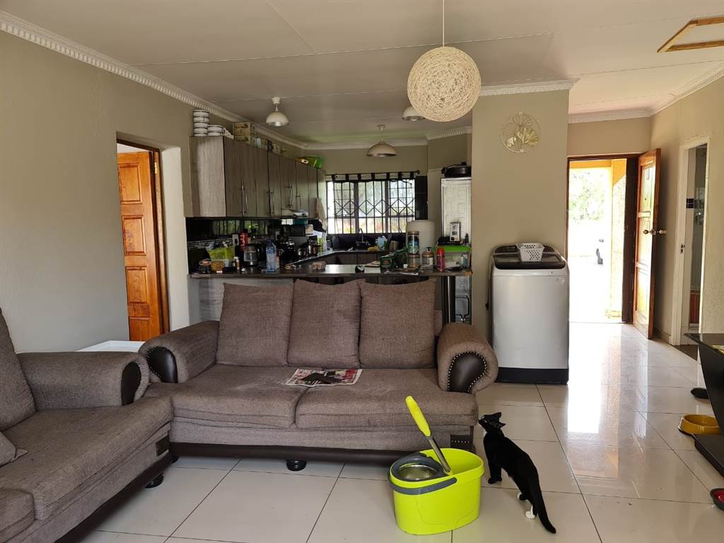 2 Bed Flat in Mmabatho photo number 6