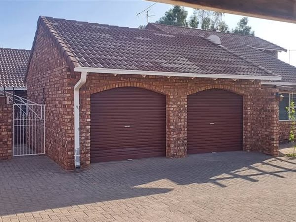 4 Bedroom Townhouse 4 Bedroom Townhouse