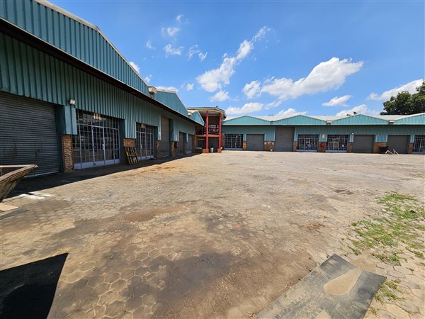 1100  m² Industrial space in Brakpan North