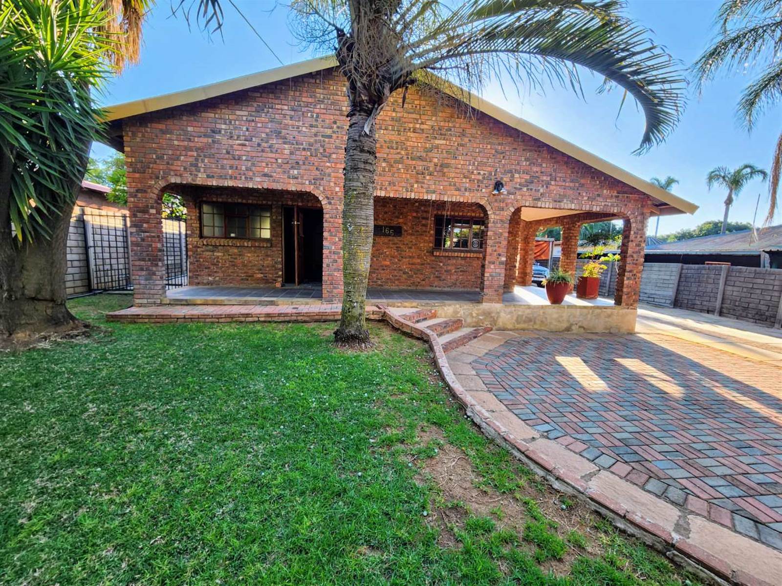 6 Bed House in Pretoria North photo number 1