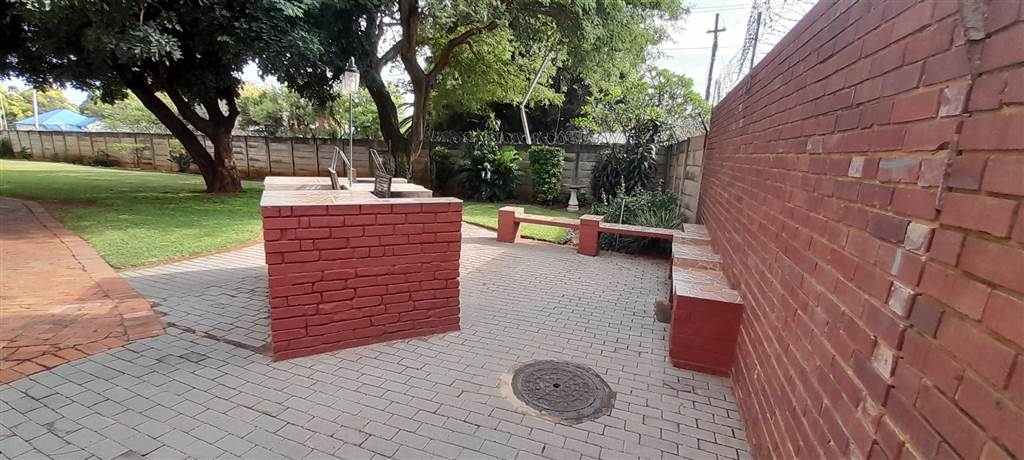 3 Bed Apartment in Rietfontein photo number 18