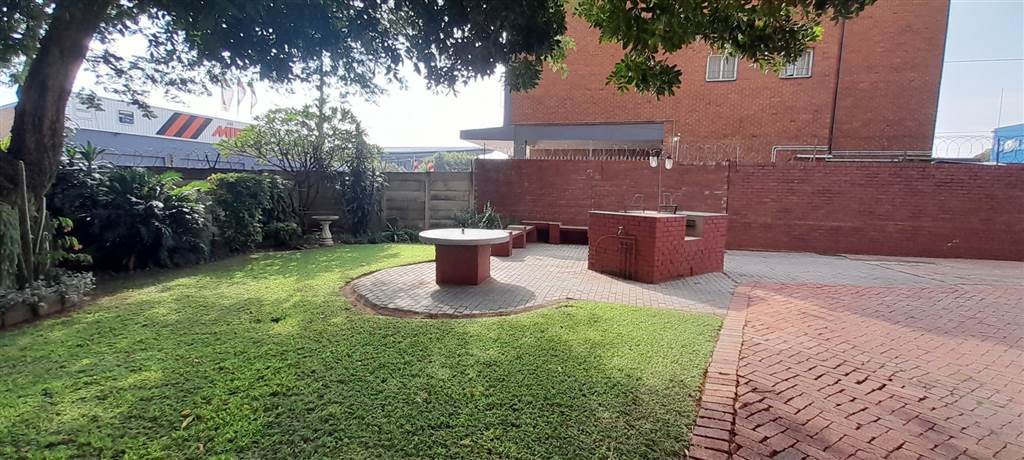 3 Bed Apartment in Rietfontein photo number 17