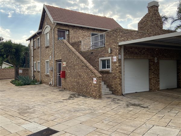 2 Bed Townhouse in Rietvalleirand