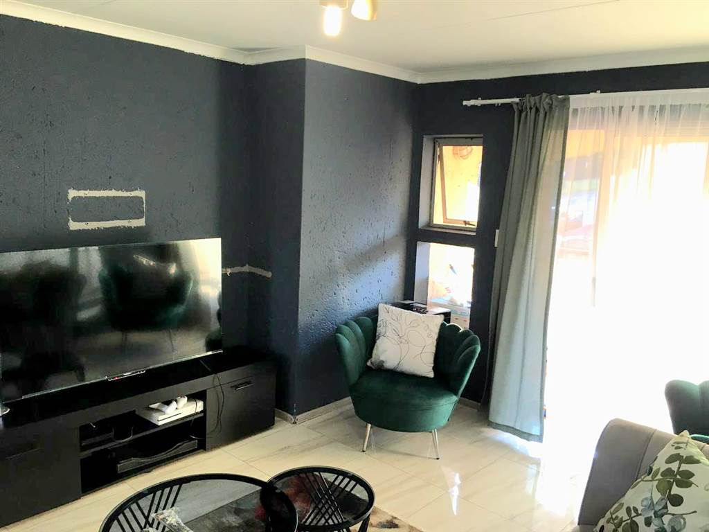 2 Bed Townhouse in Meredale photo number 13