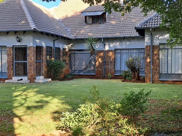 5 Bedroom House 5 Bedroom House