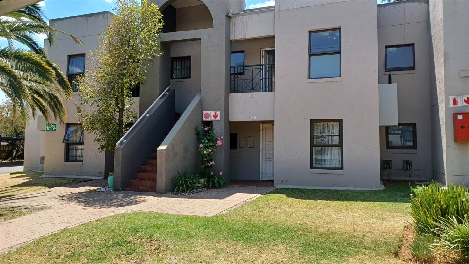 2 Bed Townhouse in Marais Steyn Park photo number 7
