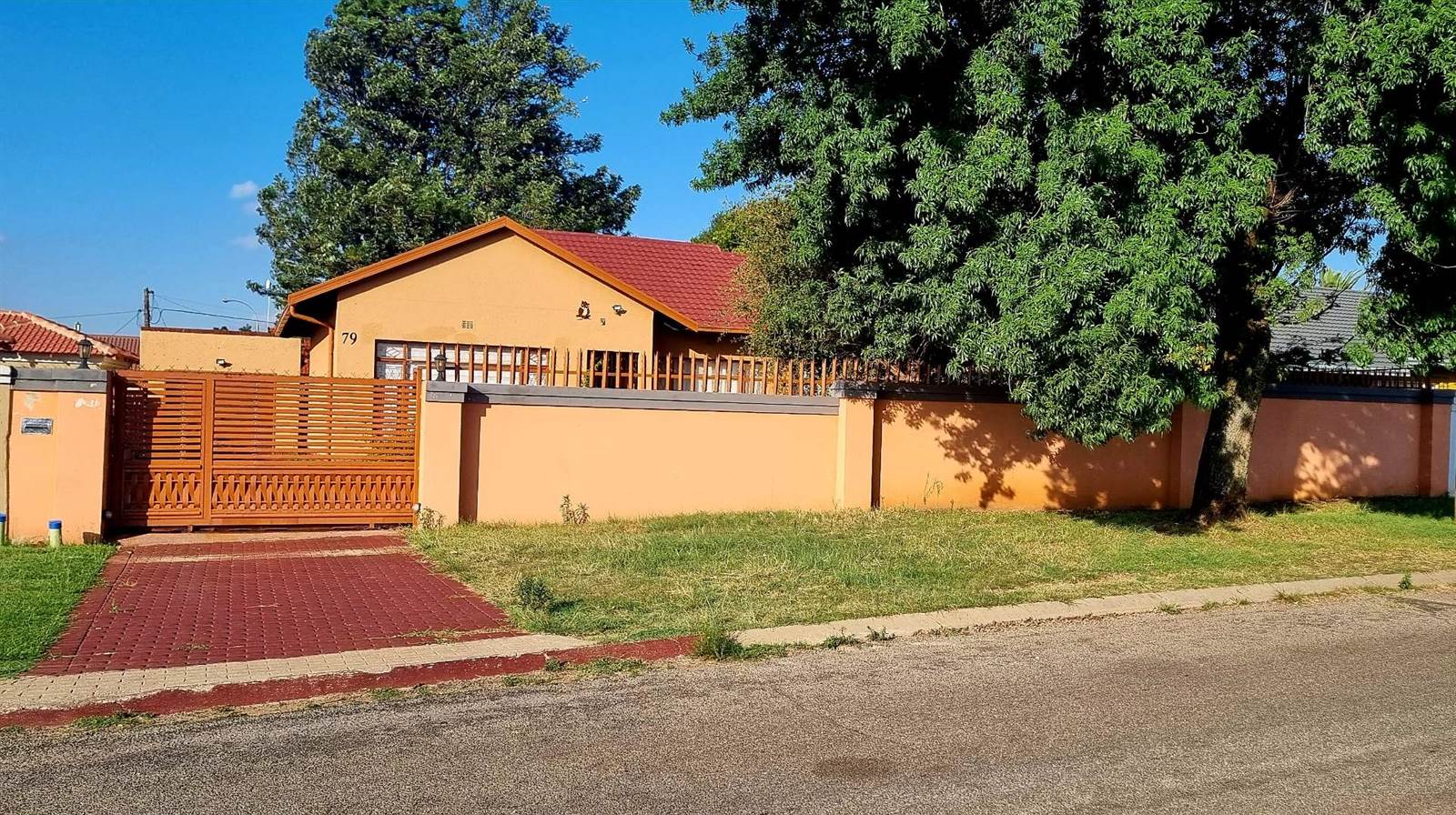 3 Bed House in Leondale photo number 1