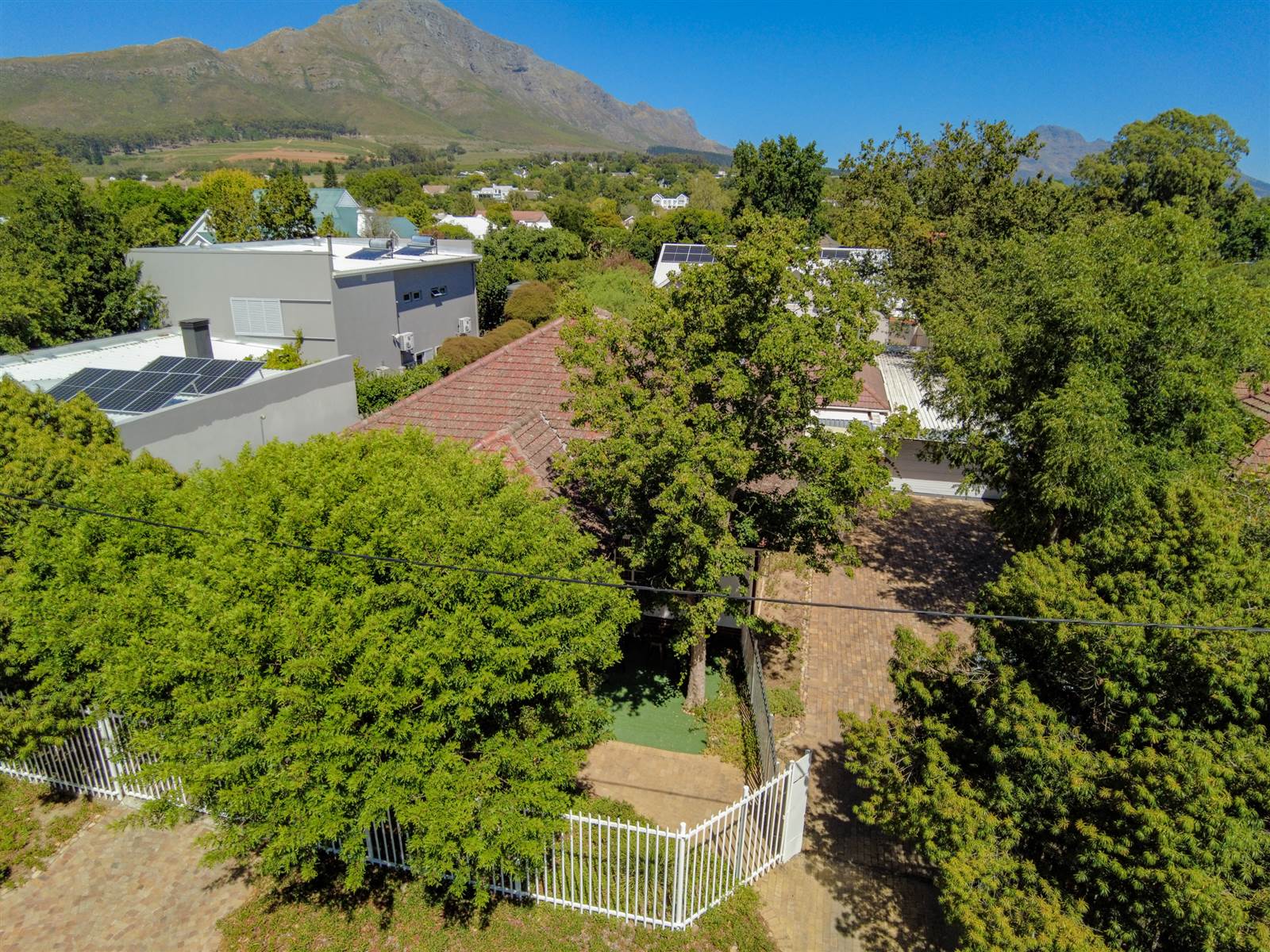 6 Bed House in Stellenbosch Central photo number 3