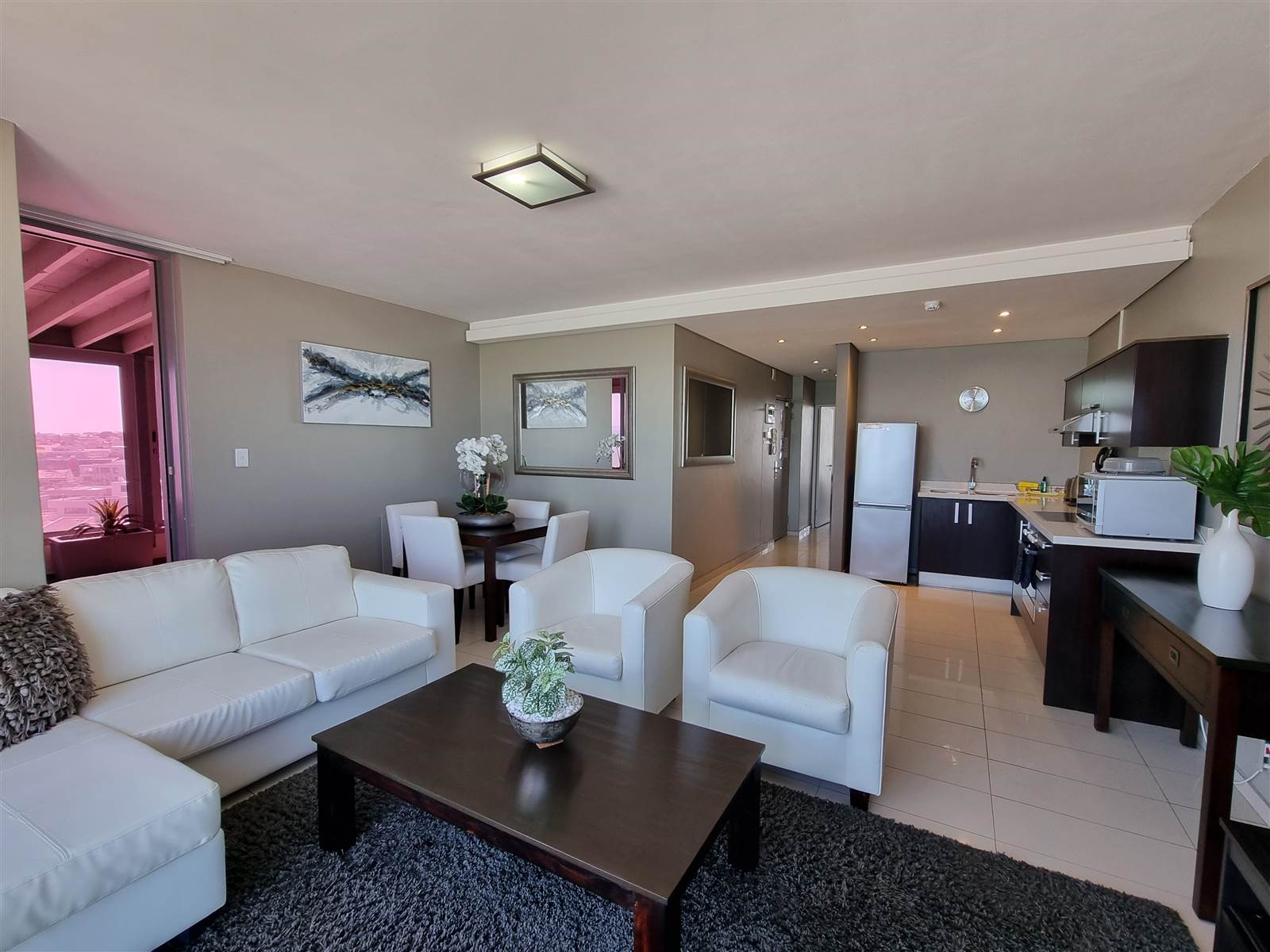 1 Bed Apartment in Bloubergstrand photo number 4