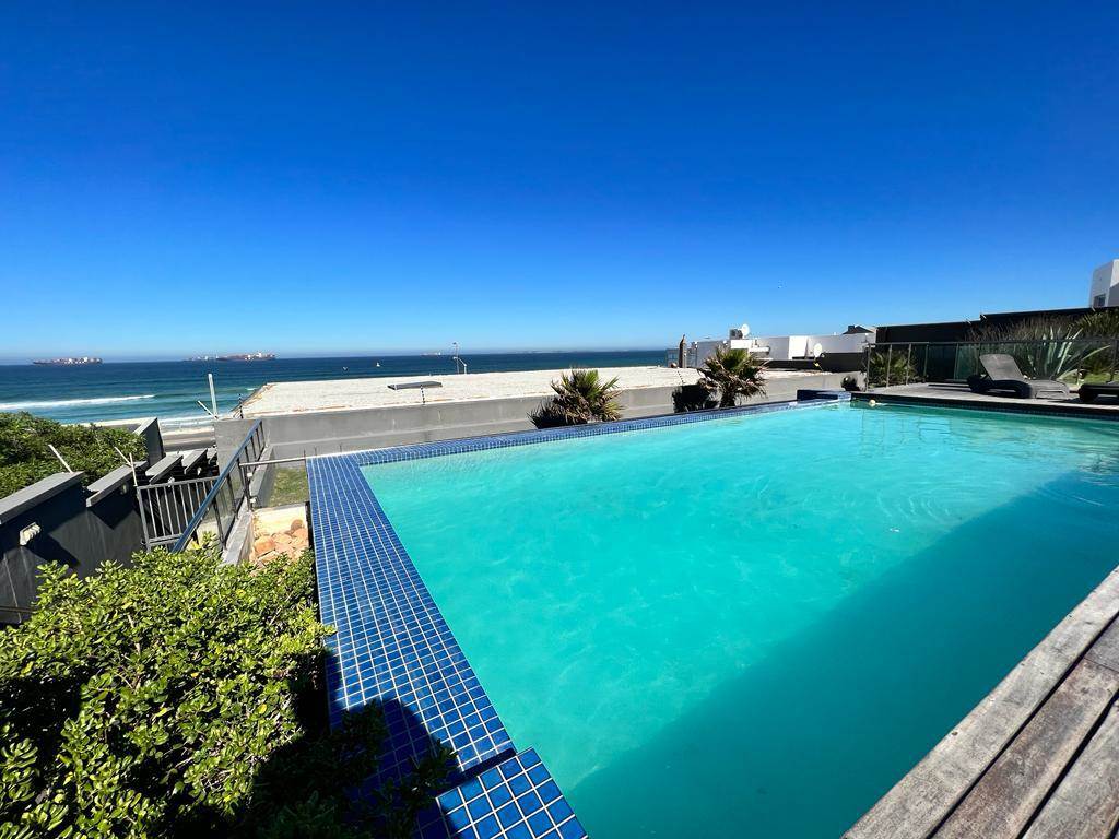 1 Bed Apartment in Bloubergstrand photo number 13