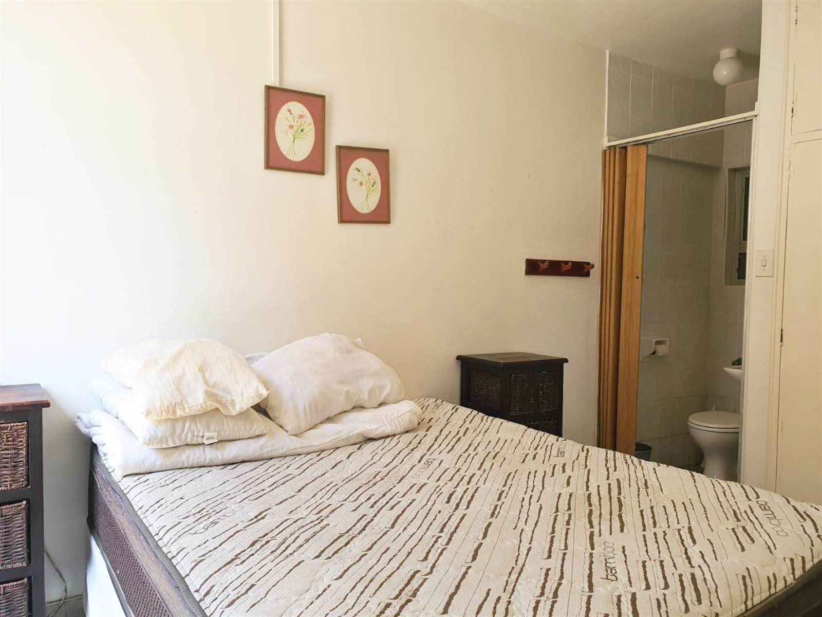 2 Bed Apartment in Amanzimtoti photo number 11