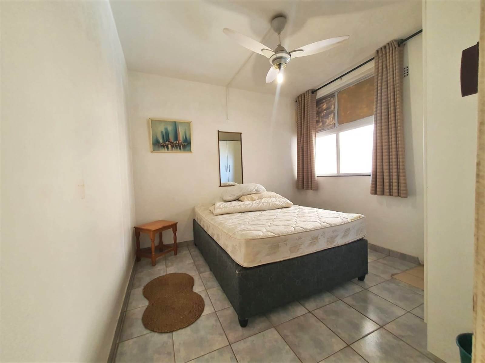 2 Bed Apartment in Amanzimtoti photo number 12