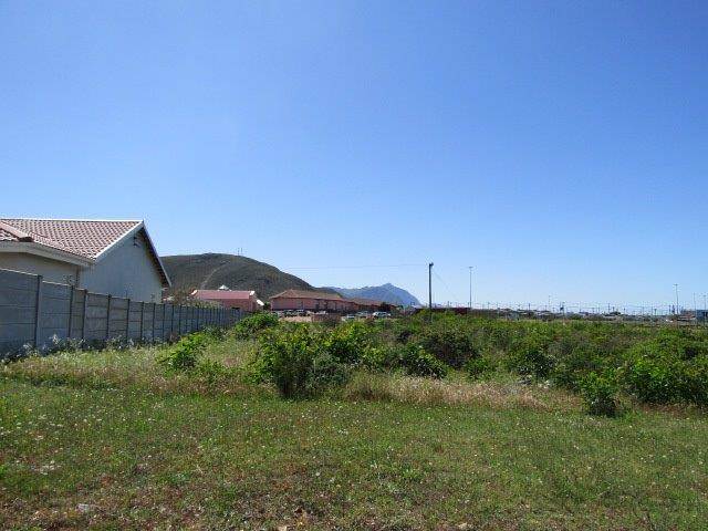 714 m² Land available in Sandbaai photo number 2