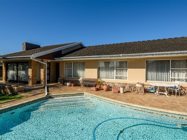 4 Bedroom House 4 Bedroom House