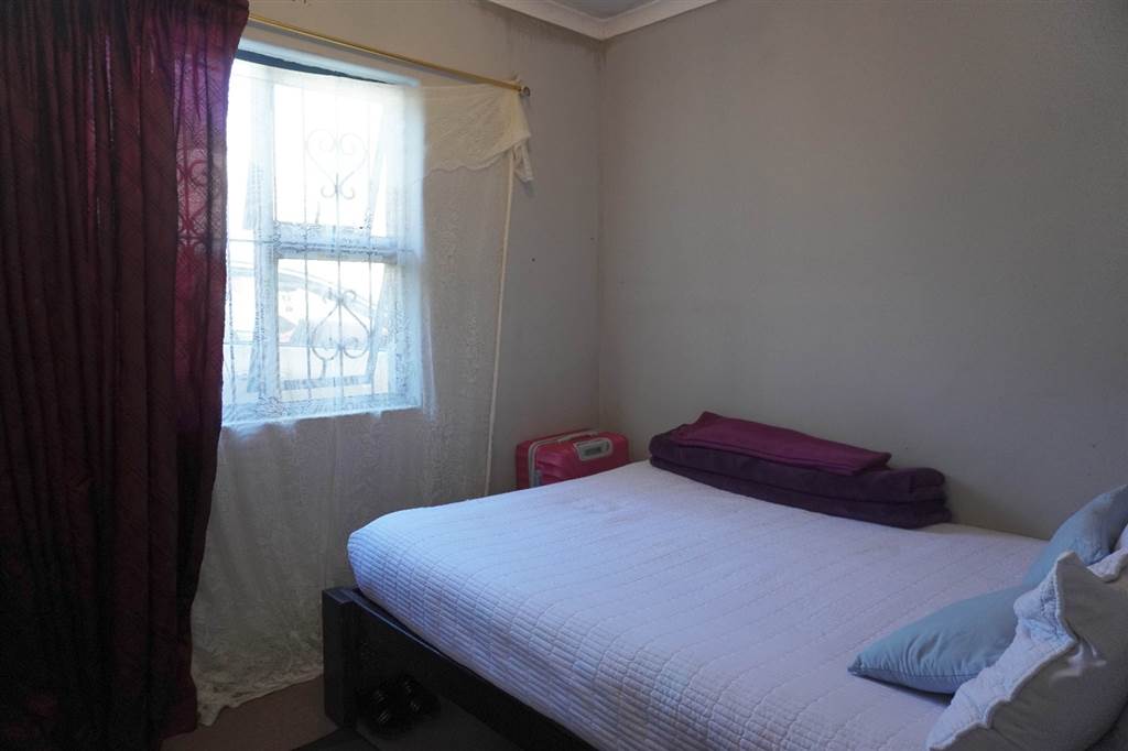 4 Bed House in Khayelitsha photo number 6