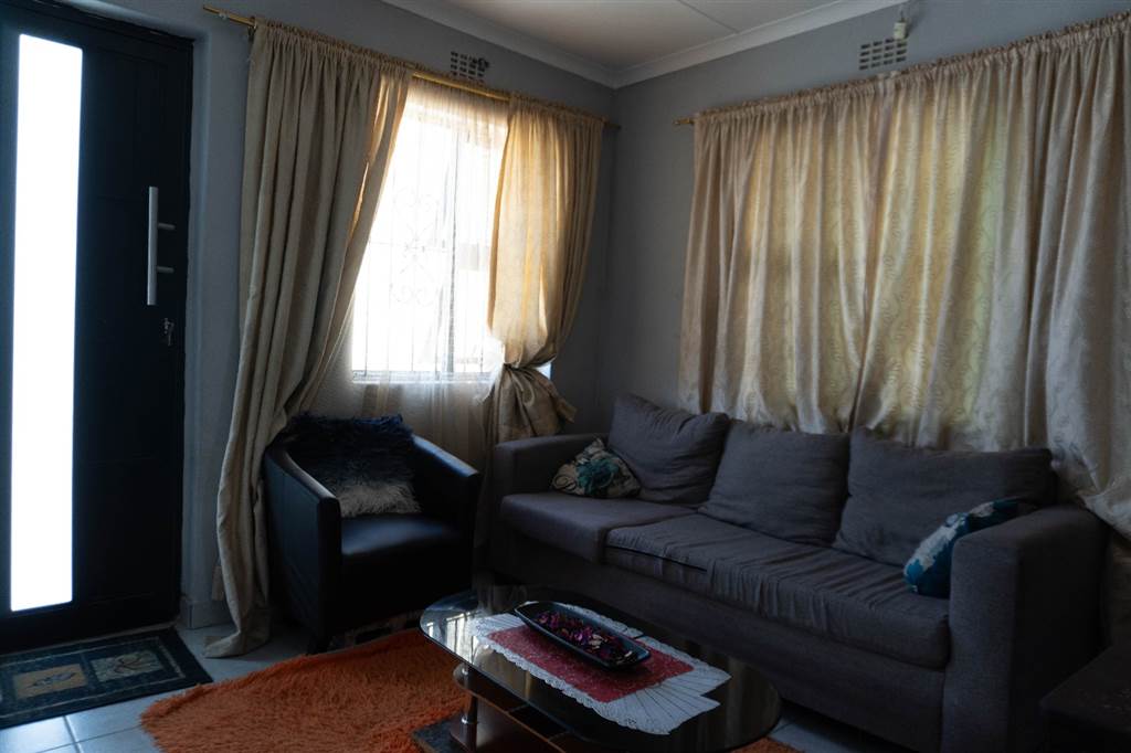 4 Bed House in Khayelitsha photo number 3