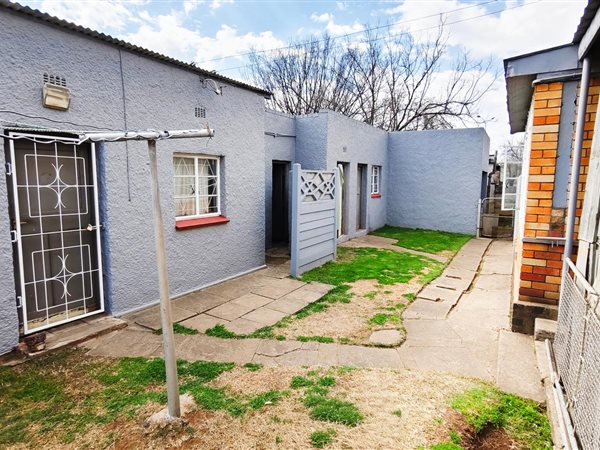 2 Bedroom House 2 Bedroom House