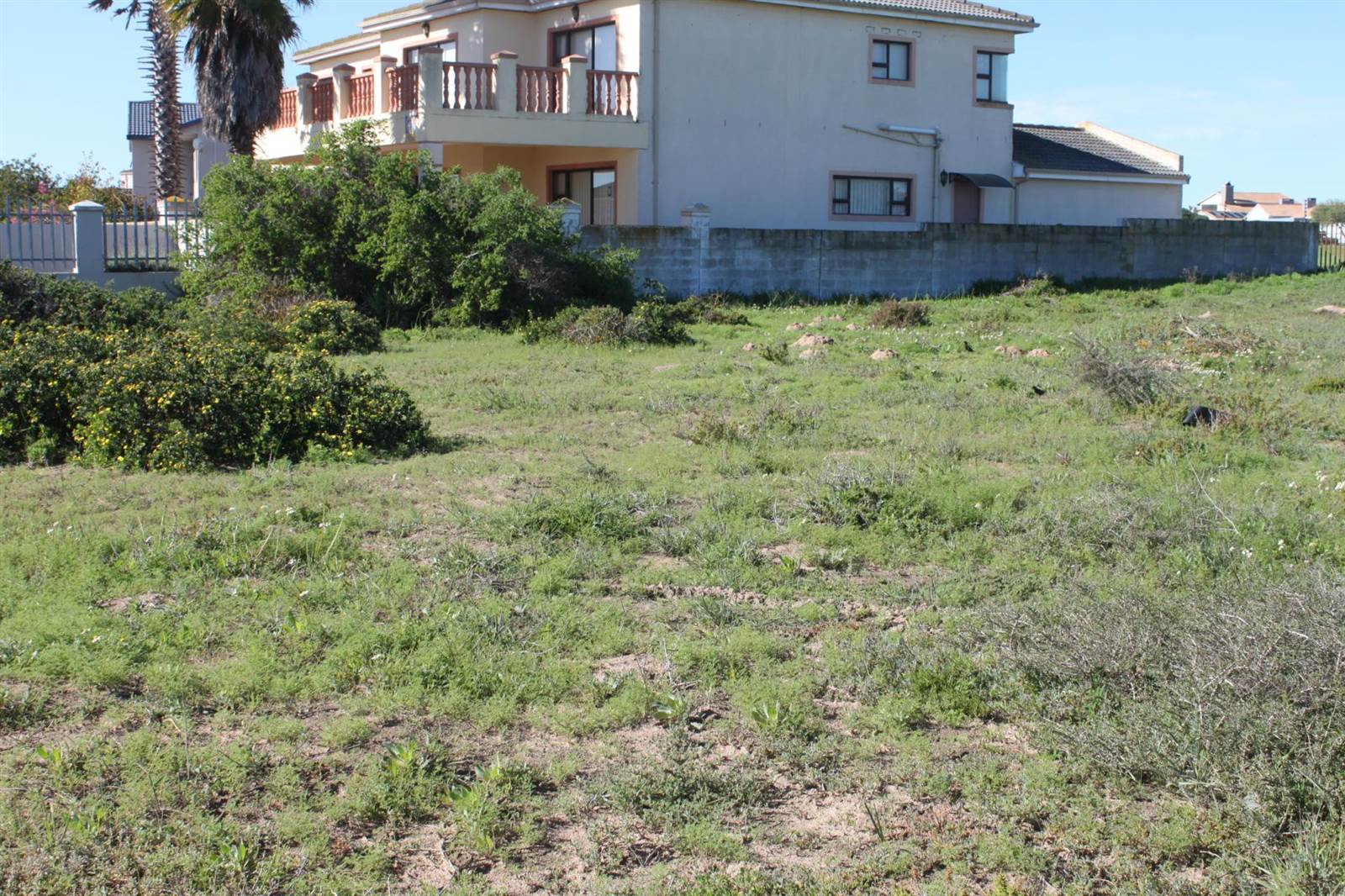 729 m² Land available in Country Club photo number 2