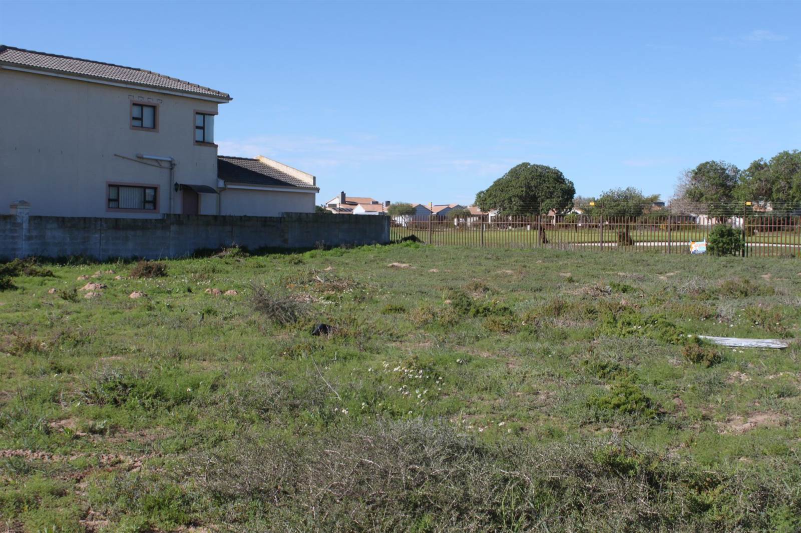 729 m² Land available in Country Club photo number 5